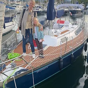  Bateau-hôtel Welcome Aboard Yacht Cruiser!